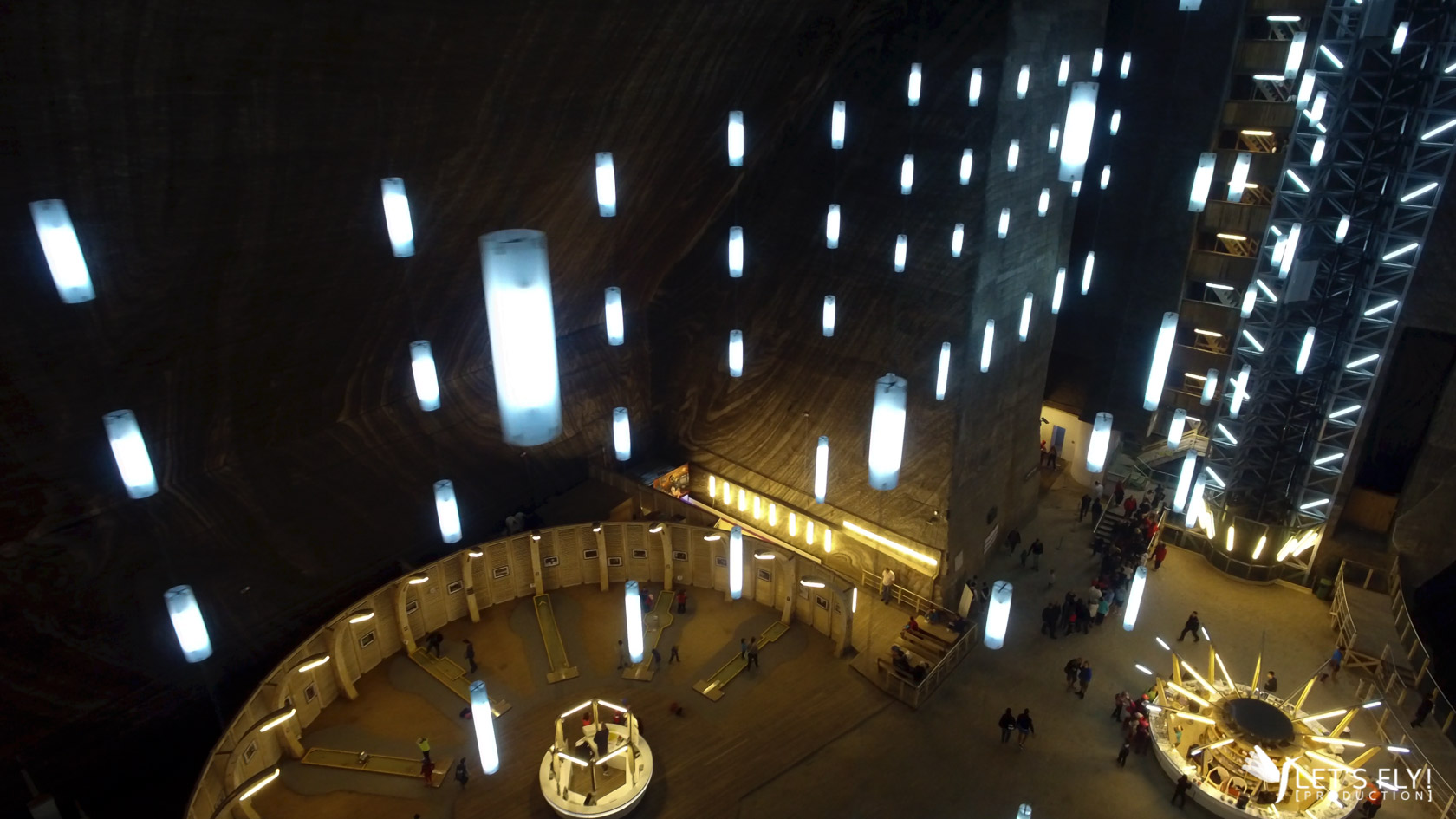 Let's Fly Production - Salina Turda Romania - Vol intérieur